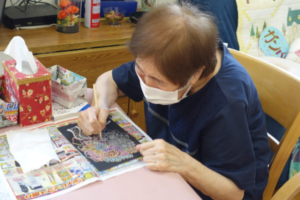 鹿児島ディサービス　スクラッチアート　創作活動