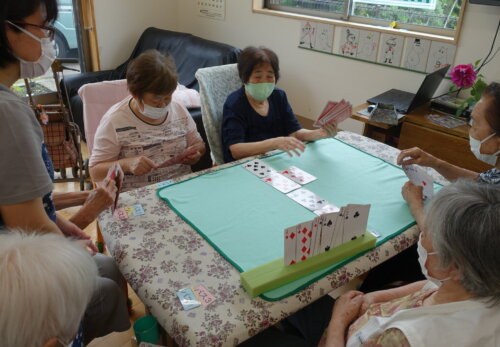 鹿児島ディサービススター俱楽部よしの　トランプ　活動