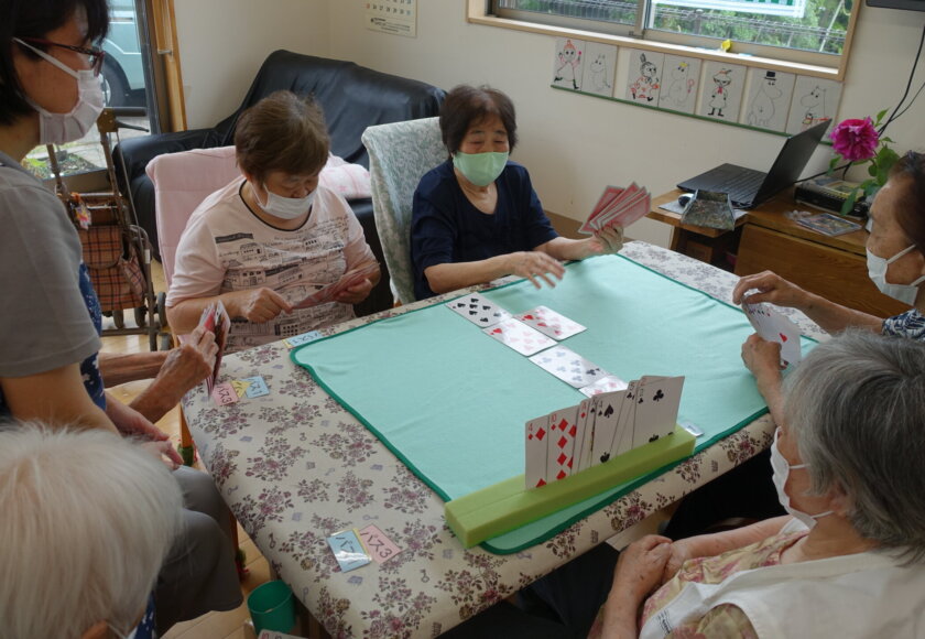 鹿児島ディサービススター俱楽部よしの　トランプ　活動