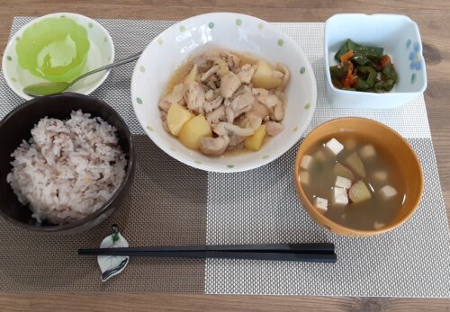 鹿児島 デイサービス 地域密着型通所介護事業 スター倶楽部 ランチ 鶏とジャガイモのガーリック炒め