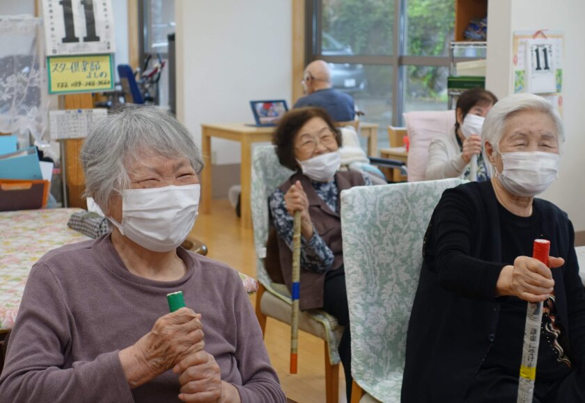 鹿児島ディサービス　棒キャッチ体操　活動