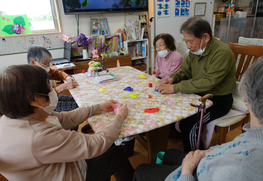 鹿児島ディサービス　折り紙　創作活動