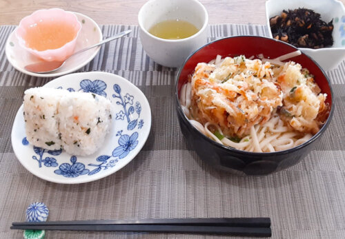 デイサービス 手作り 昼食 スター倶楽部 鹿児島 かき揚げうどん定食