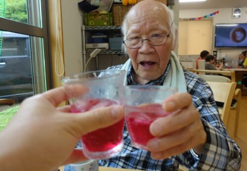 鹿児島ディサービス しそジュース 乾杯