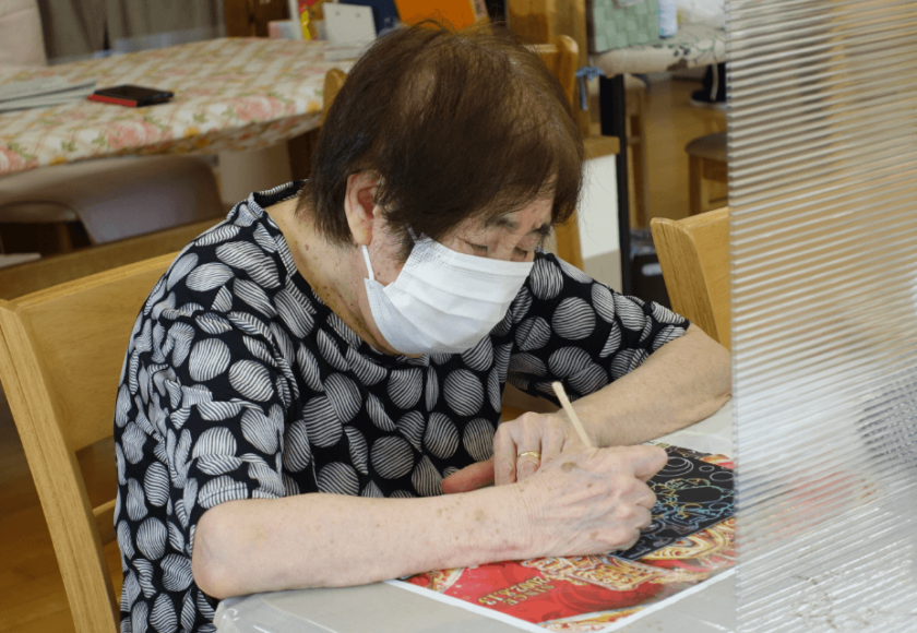 鹿児島ディサービス　スクラッチアート　挑戦