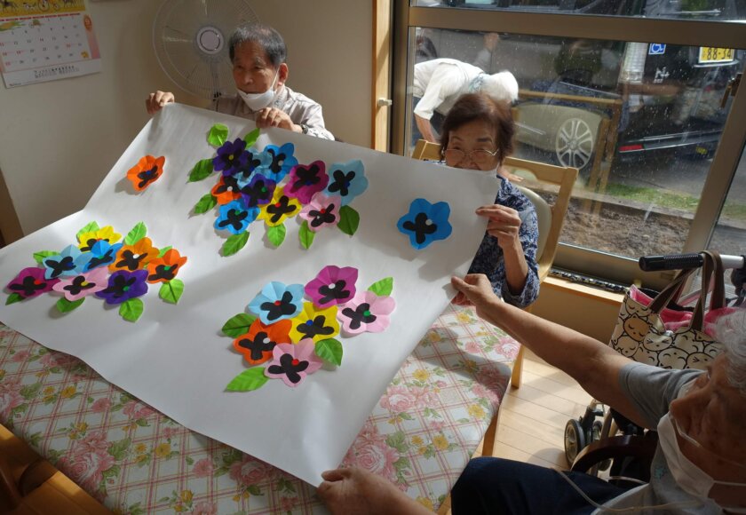 鹿児島デイサービス　スター倶楽部よしの　飾り作り　パンジー