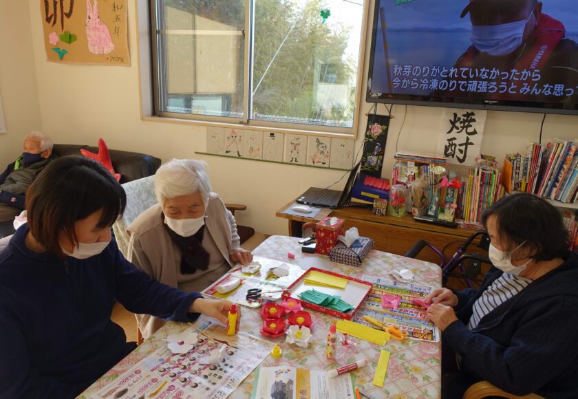 鹿児島デイサービス 創作活動 椿