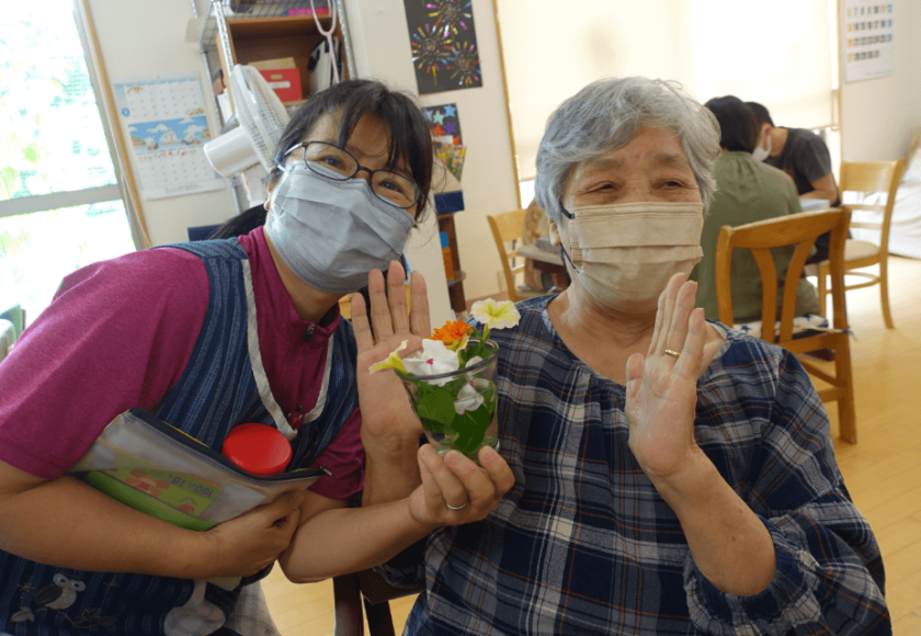 鹿児島ディサービス　花摘み　花生け