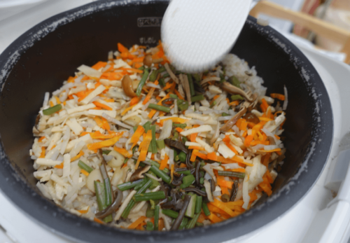 鹿児島ディサービス 山菜炊き込みご飯 昼食