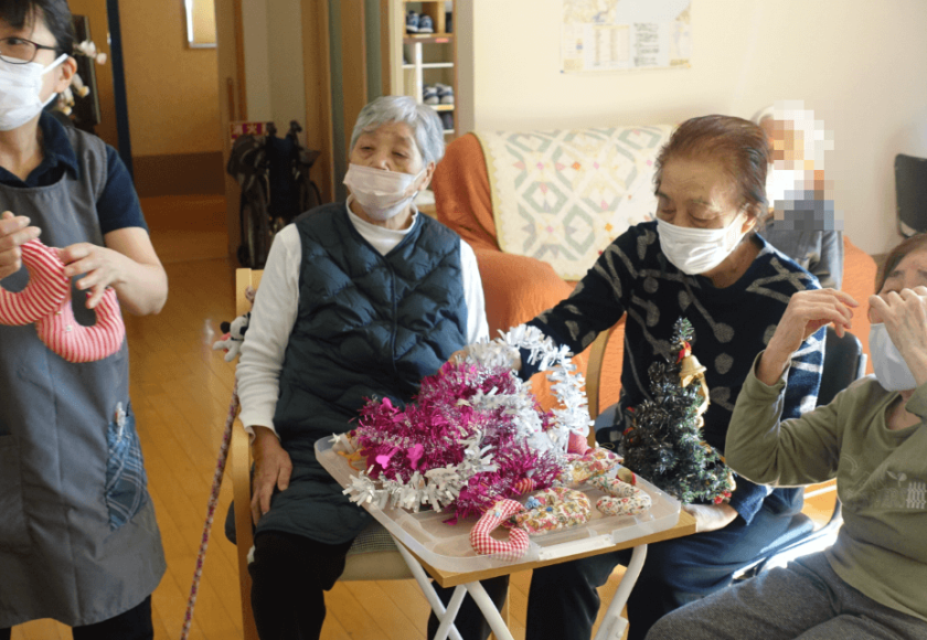 鹿児島ディサービス　クリスマスツリー　飾り付け