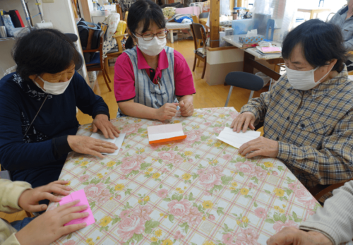 鹿児島デイサービス　折り紙　パンジー