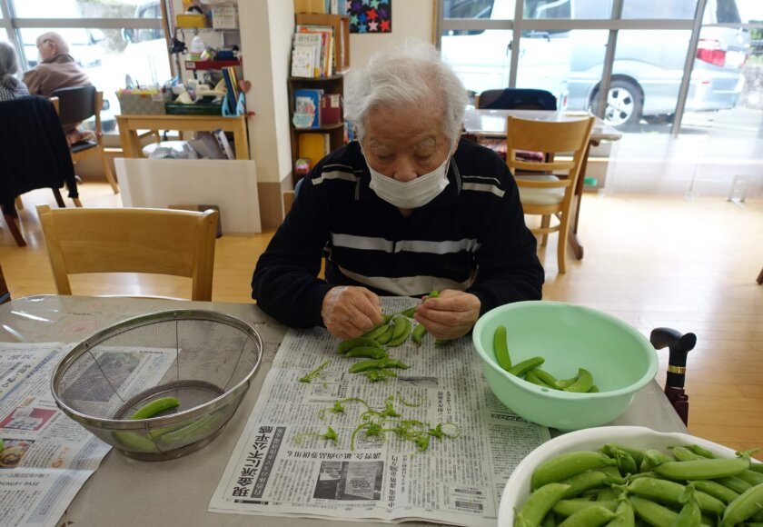 鹿児島　デイサービス スナップエンドウ　調理活動