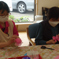 鹿児島デイサービス　創作活動　カーネーション