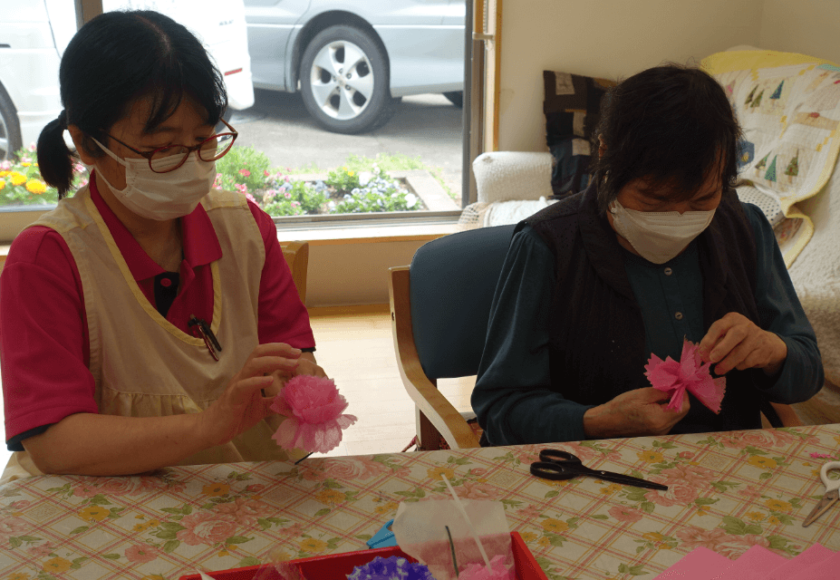 鹿児島デイサービス　創作活動　カーネーション