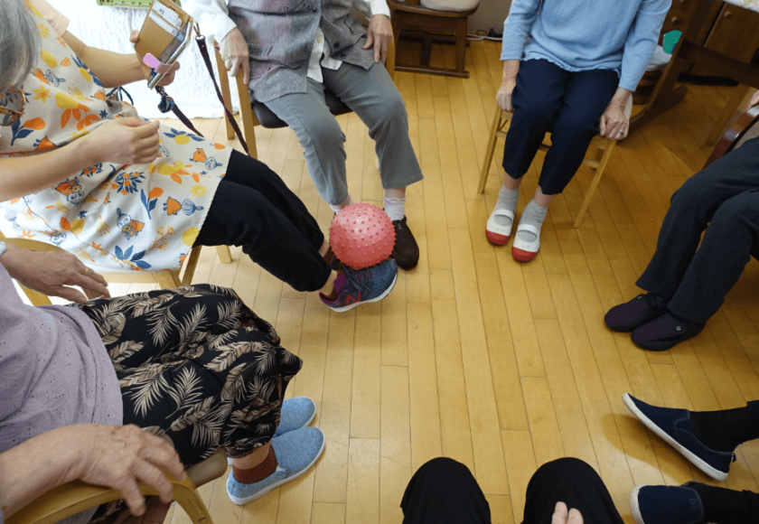 鹿児島ディサービス レク活動 ボール運動