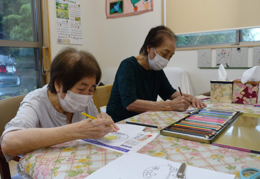 鹿児島ディサービス　塗り絵　創作活動