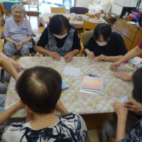 鹿児島 デイサービス 折り鶴 創作活動