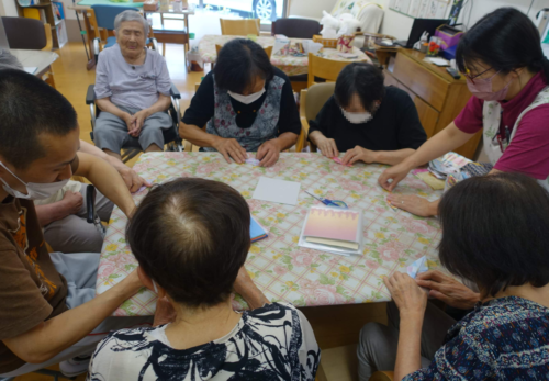 鹿児島 デイサービス 折り鶴 創作活動