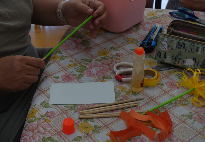 鹿児島　デイサービス　創作活動　壁紙作り　お月見