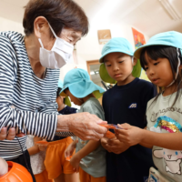 鹿児島 デイサービス 園児交流 サツマイモ