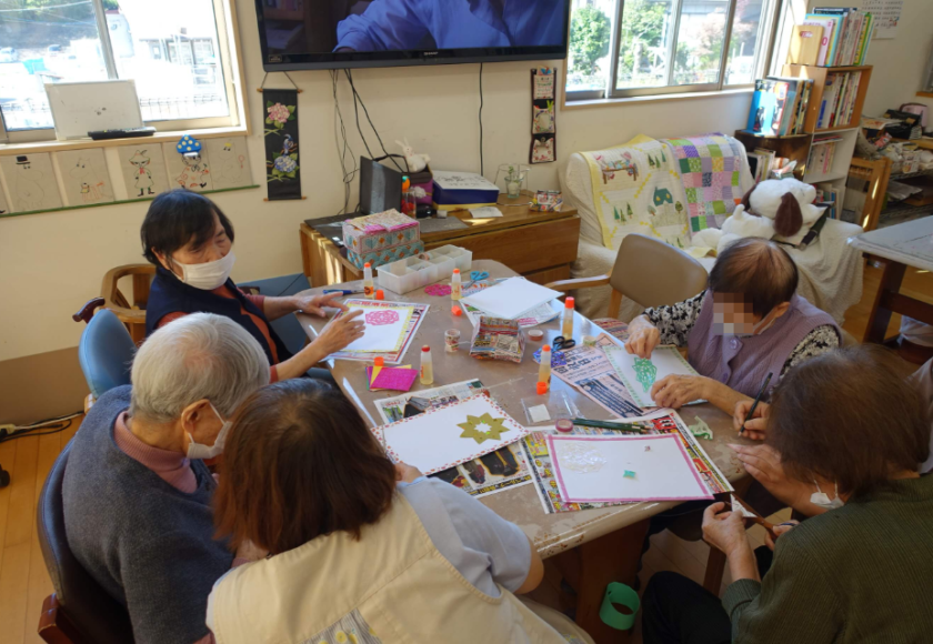 鹿児島ディサービス 創作活動 結晶壁紙