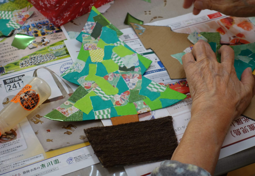 鹿児島　デイサービス　創作活動　クリスマス　ツリー