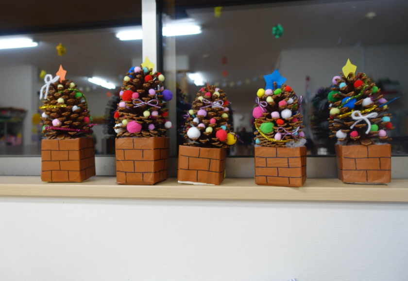 鹿児島 デイサービス 創作活動 松ぼっくり クリスマス