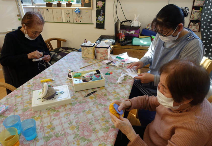 鹿児島デイサービス　裁縫　巳