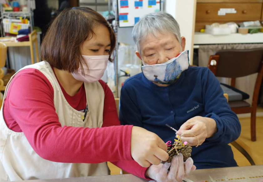 鹿児島　デイサービス　創作活動　クリスマスリース