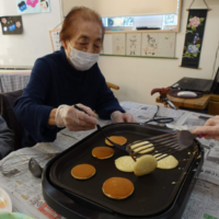 鹿児島ディサービス　おかし作り　どら焼き