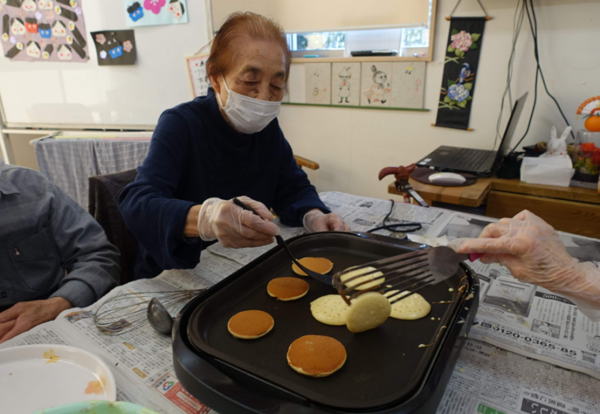鹿児島ディサービス　おかし作り　どら焼き
