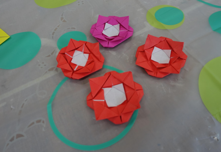 鹿児島 デイサービス 創作活動 折り紙 薔薇