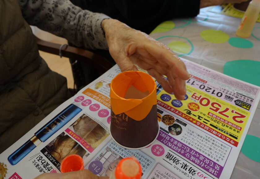 鹿児島　デイサービス　創作活動　画用紙　花