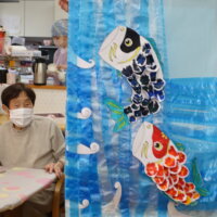 鹿児島 デイサービス 創作活動 鯉のぼり 壁紙作り