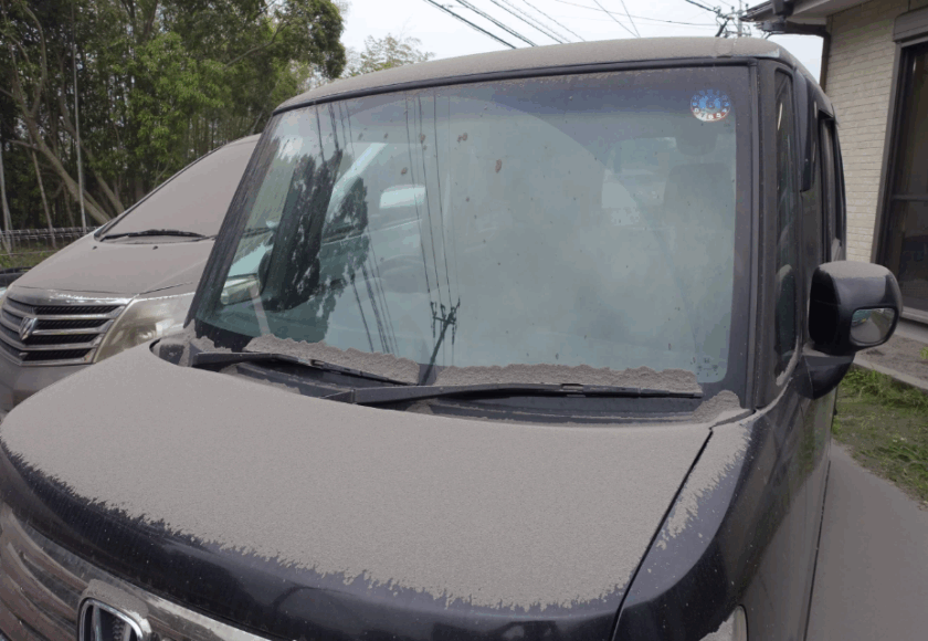 鹿児島ディサービス 火山灰 送迎車