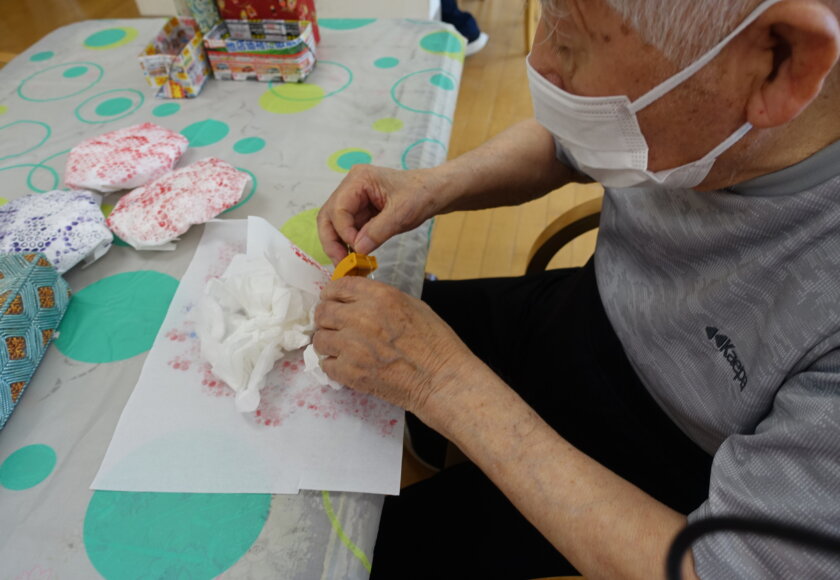 鹿児島　デイサービス　創作活動　紫陽花　壁紙作り