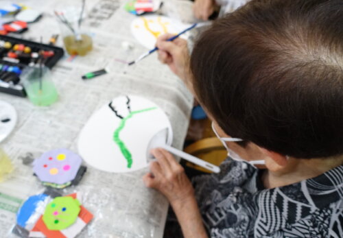 鹿児島　デイサービス　創作活動　うちわ