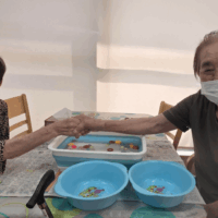 鹿児島デイサービス レク活動 ボールすくい