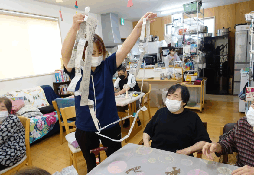 鹿児島デイサービス レク活動 新聞紙