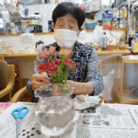 鹿児島デイサービス 百日草 生け花