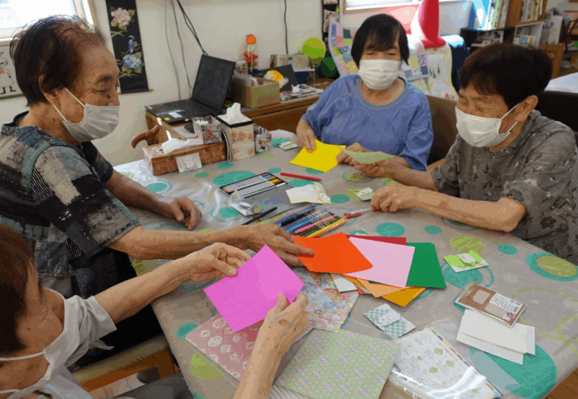 鹿児島デイサービス 創作活動 手紙入れ