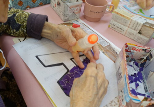 鹿児島　デイサービス　創作活動　壁紙作り