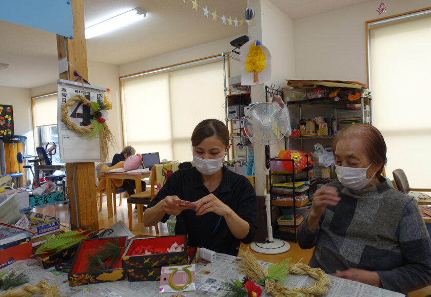 鹿児島 デイサービス 創作活動 しめ縄作り 正月飾り