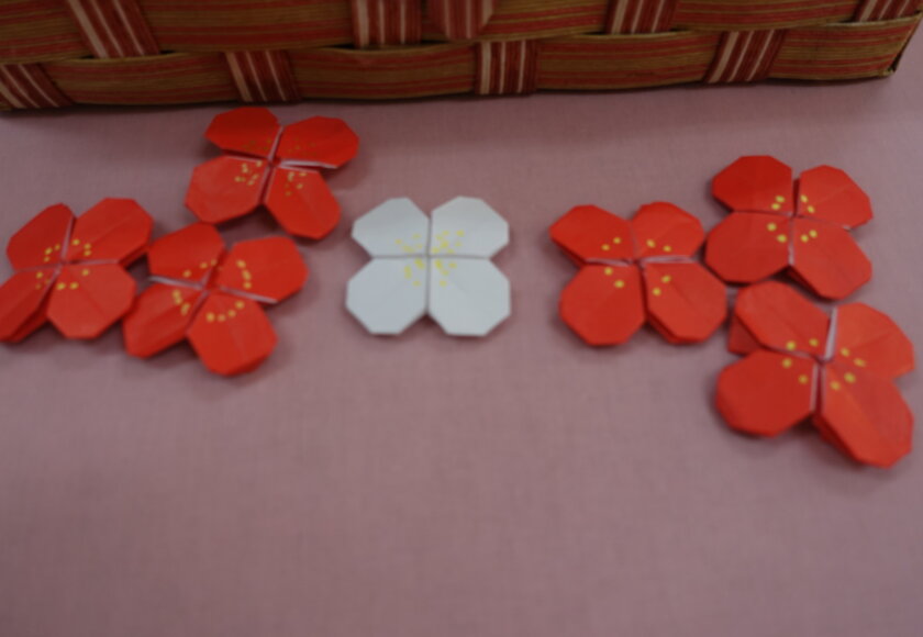 鹿児島　デイサービス　創作活動　梅　花　折り紙