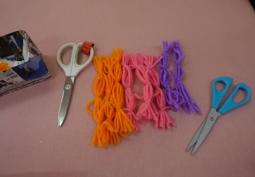 鹿児島　デイサービス　創作活動　壁紙作成　鈴かけ馬