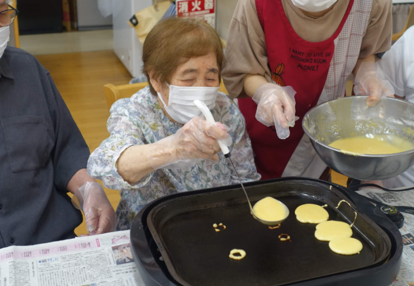 鹿児島ディサービス　おやつ作り　どら焼き