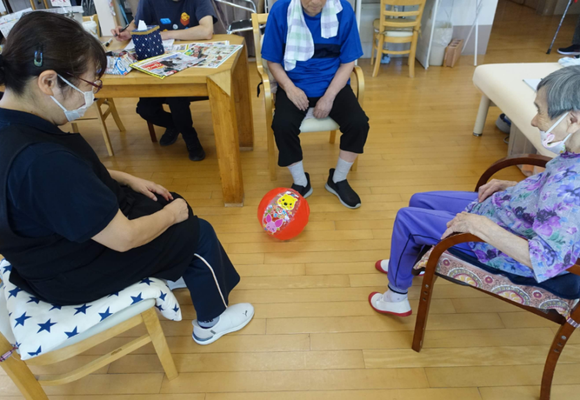鹿児島ディサービス レク活動 ボール