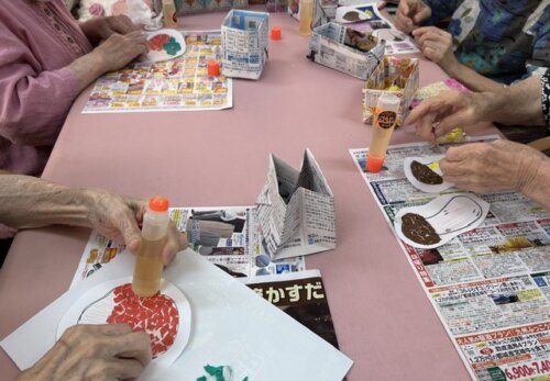鹿児島　デイサービス　壁紙作り　秋の味覚